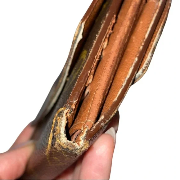 Louis Vuitton Elise Compact Wallet - Authentic - Picture 5 of 9